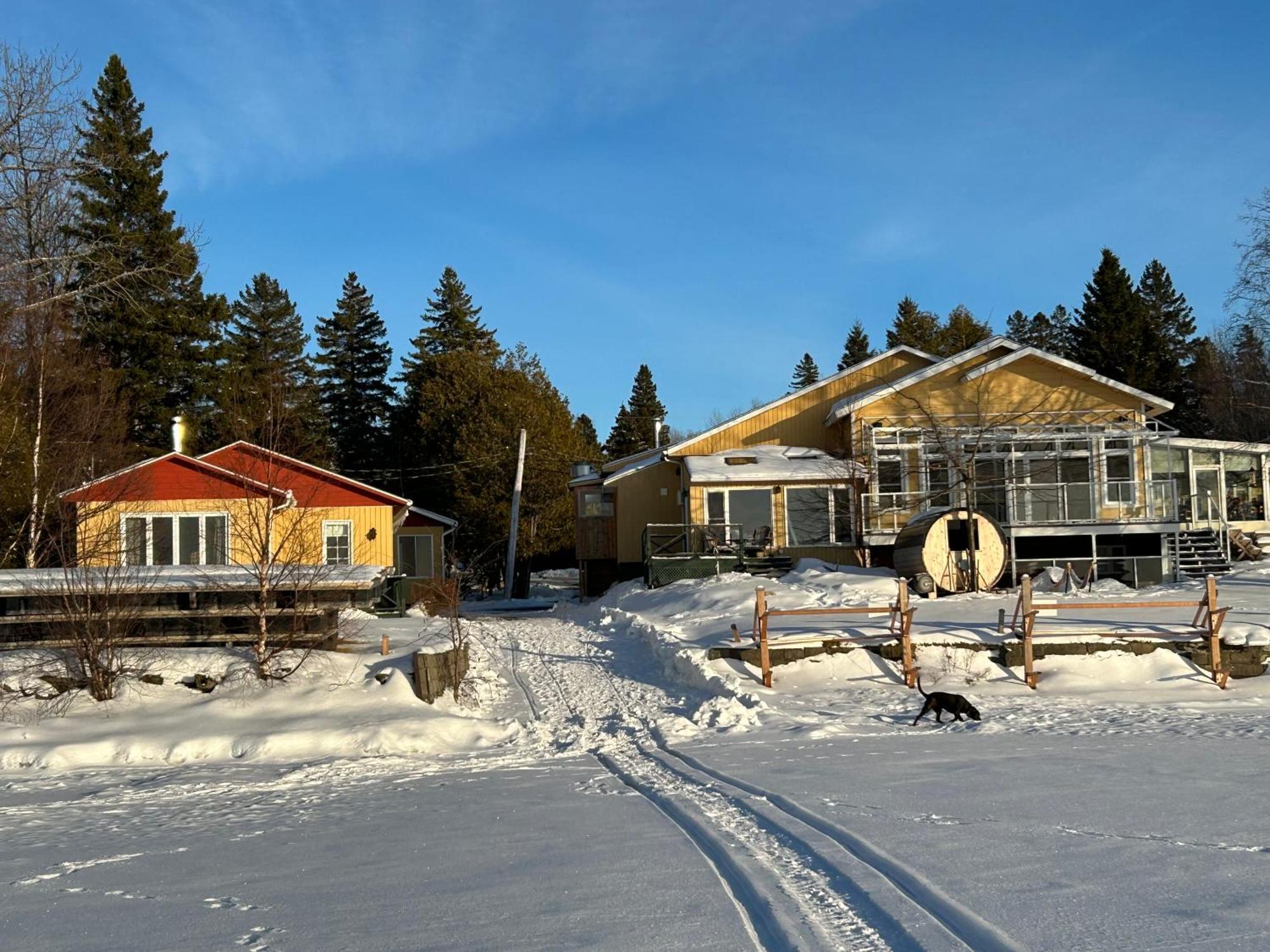 Auberge Et Chalets Sur Le Lac Lac-Mégantic Esterno foto