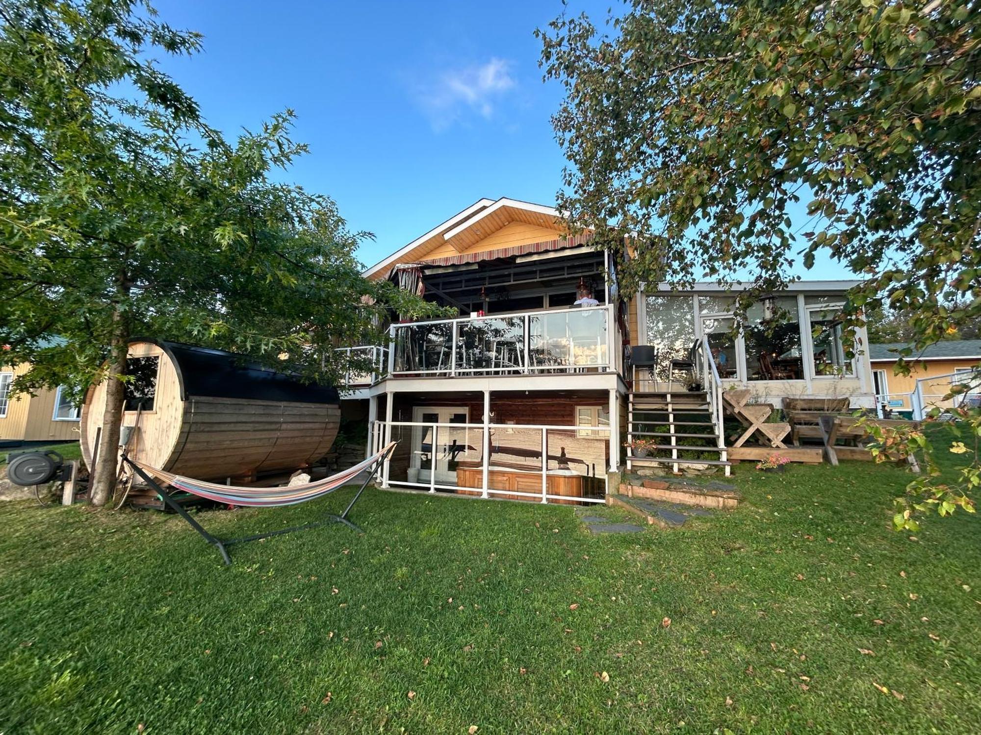 Auberge Et Chalets Sur Le Lac Lac-Mégantic Esterno foto