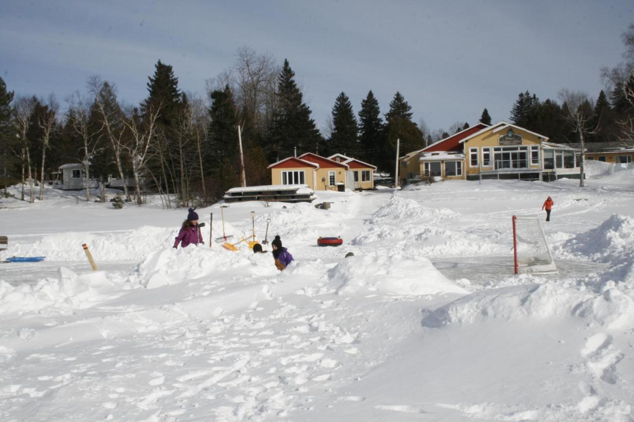 Auberge Et Chalets Sur Le Lac Lac-Mégantic Esterno foto